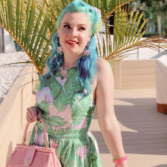 ๐ฆฉMeet Your Posher, Summer โจ - Picture 3 of 3